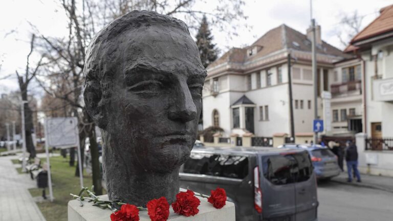 Pro-Nazi bust of government official stays in place in Romania