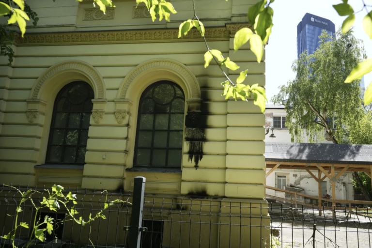 Warsaw synagogue vandalized by firebombs
