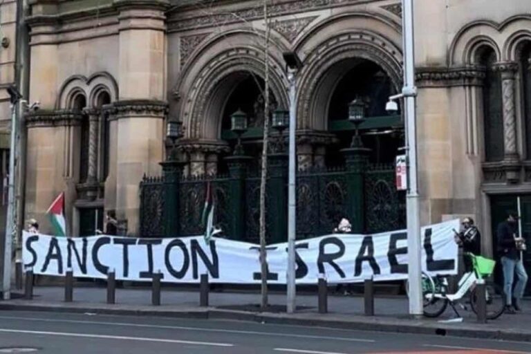 Synagogue vandalized by anti-Israel activists in Australia