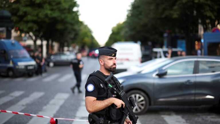 Knife-Wielding Man Arrested After Threatening Jews Near Paris Synagogue